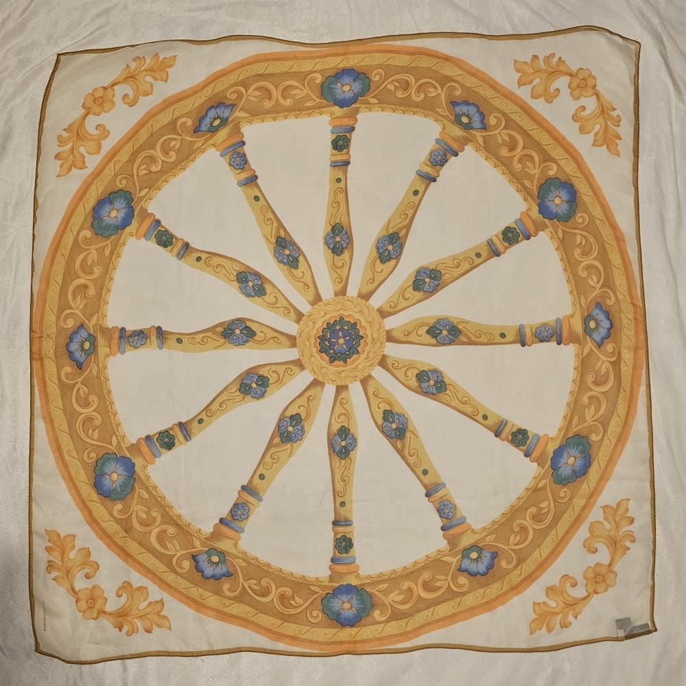 ON HOLD 🪞 1980s Vintage Dolce & Gabbana Silk Foulard Scarf